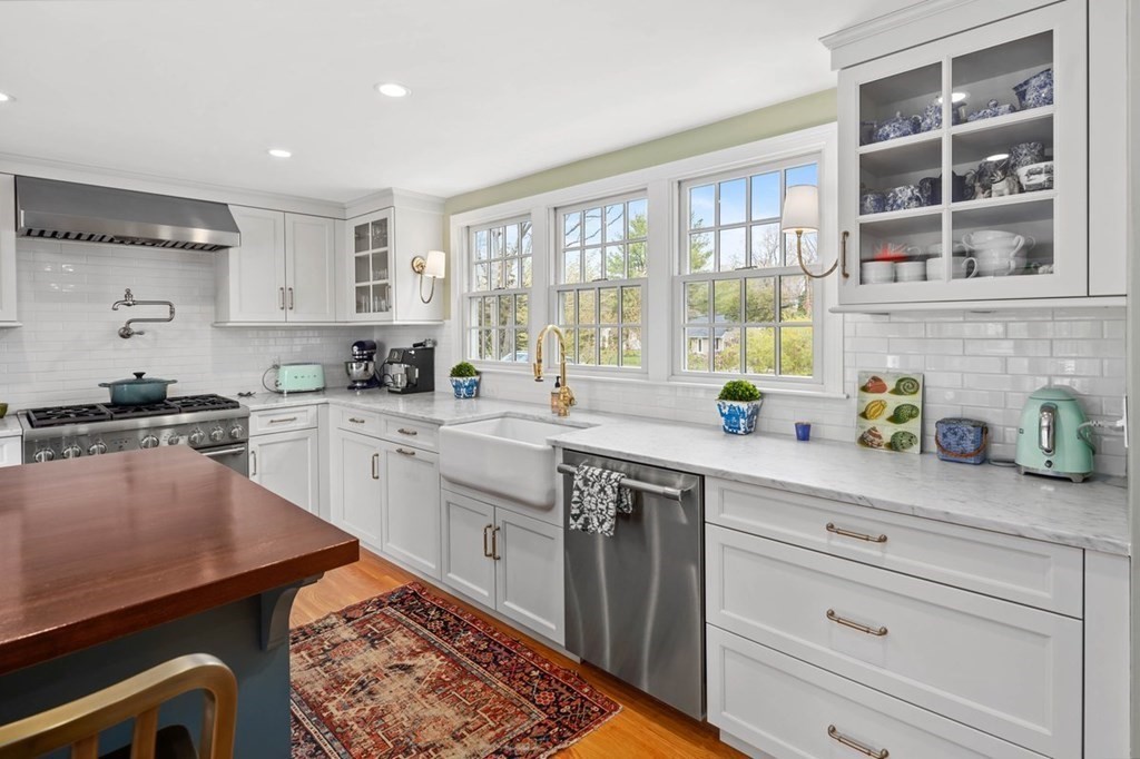 8 Rockwood Road Hingham, MA 02043 - Photo 7 of 41