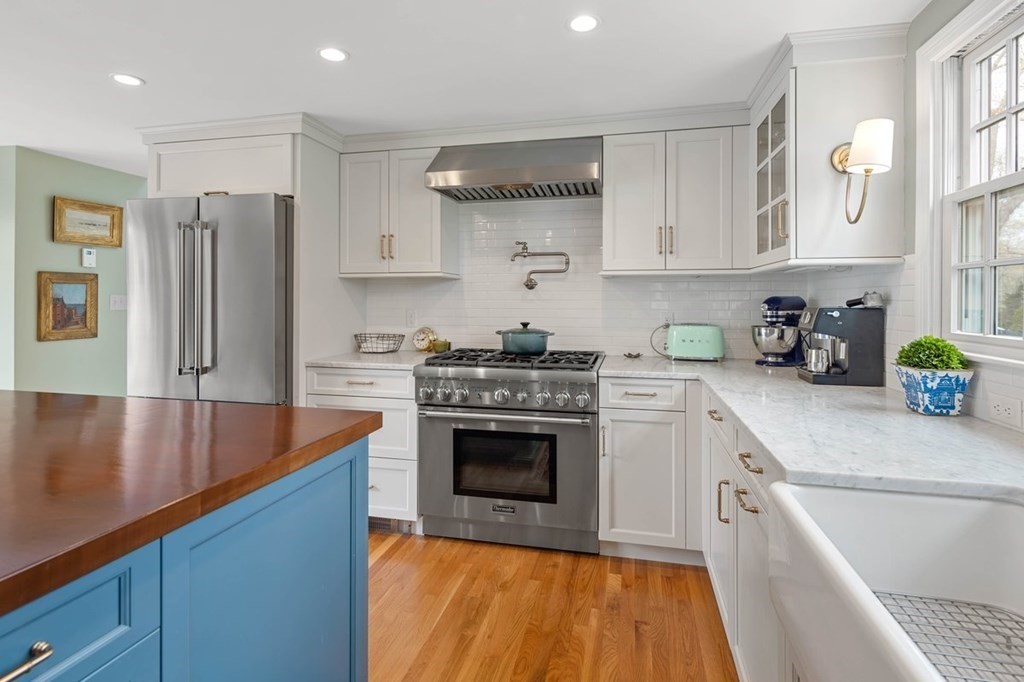 8 Rockwood Road Hingham, MA 02043 - Photo 8 of 41