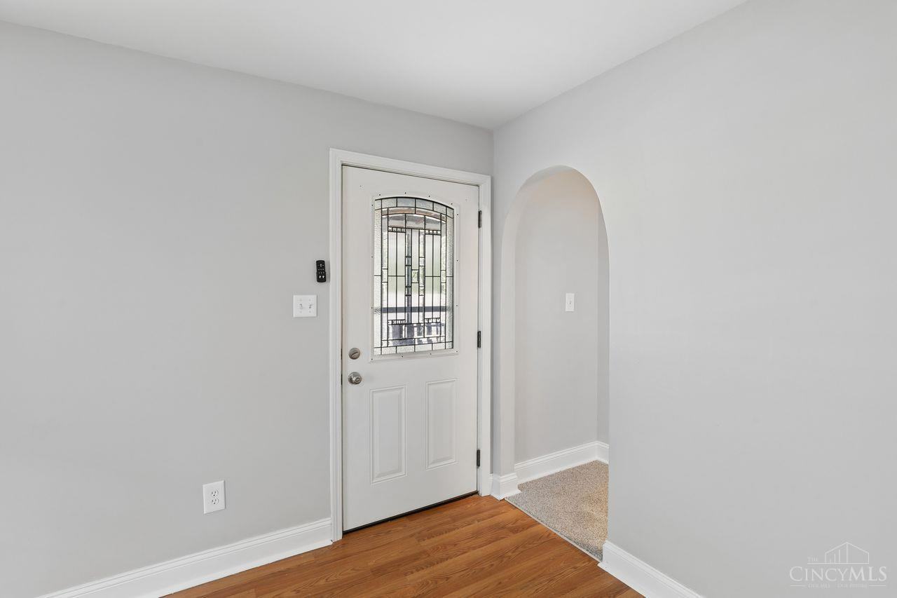 6015 Eleanor Street Cincinnati, OH 45227 - Photo 3 of 36
