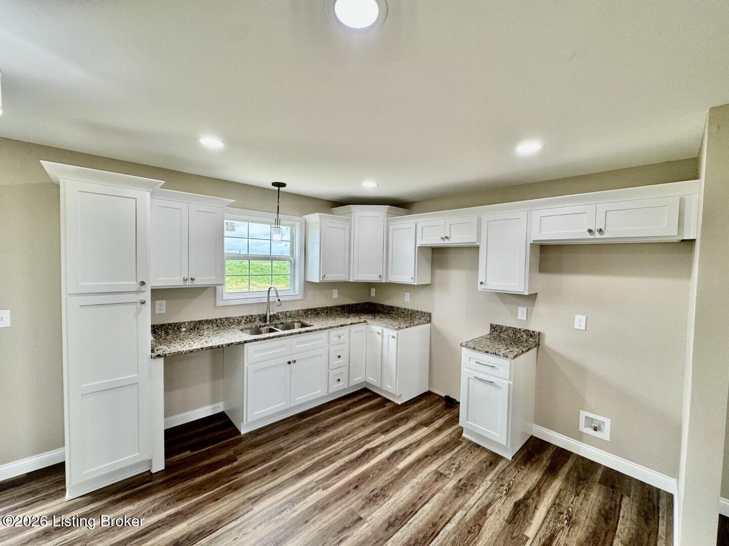 1556 Old Perryville Loop Springfield, KY 40069 - Photo 2 of 22 002_Kitchen