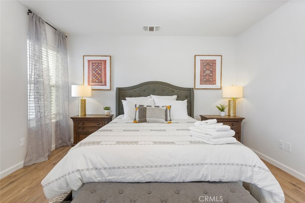 62382 Crestview Drive Joshua Tree, CA 92252 - Photo 17 of 31 a bedroom with a bed and wooden floor