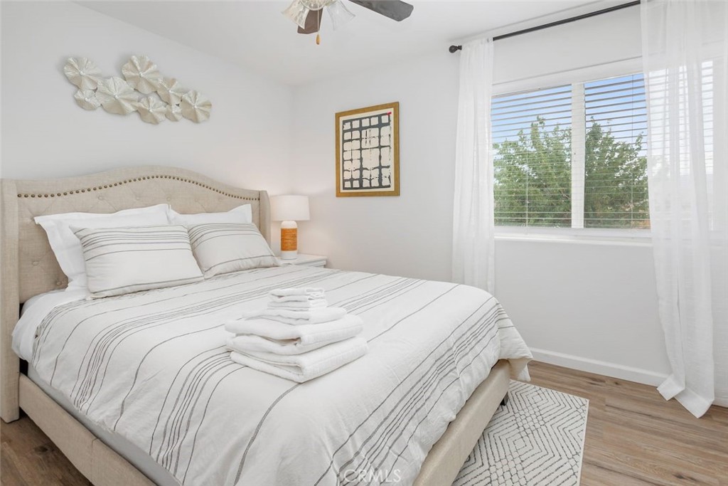62382 Crestview Drive Joshua Tree, CA 92252 - Photo 19 of 31 a bedroom with a bed and a window