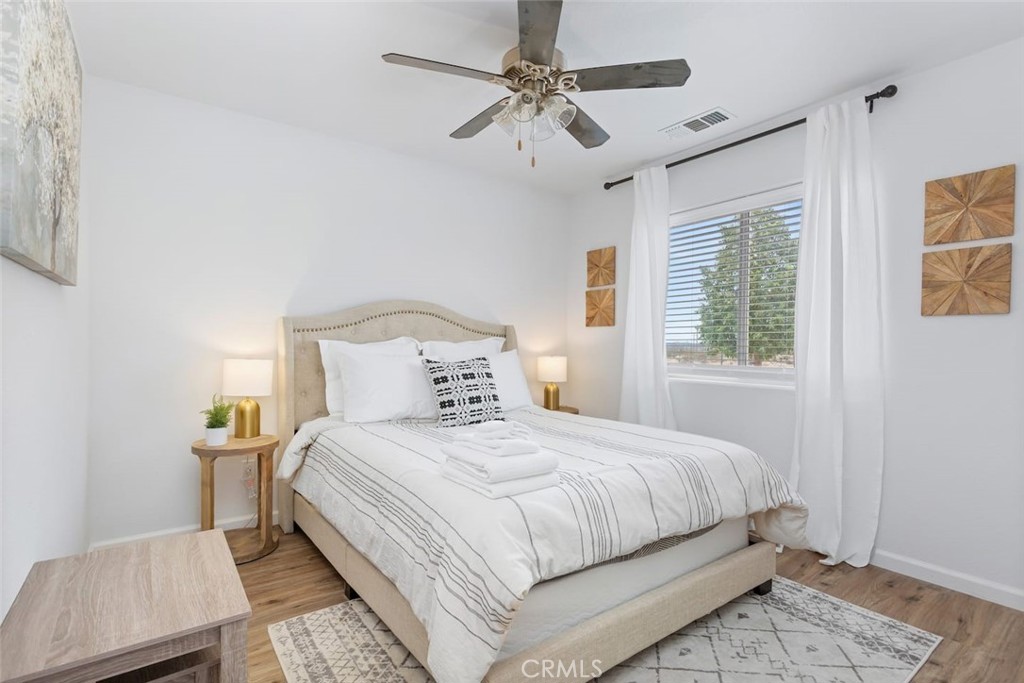 62382 Crestview Drive Joshua Tree, CA 92252 - Photo 22 of 31 a bedroom with a bed rug and window