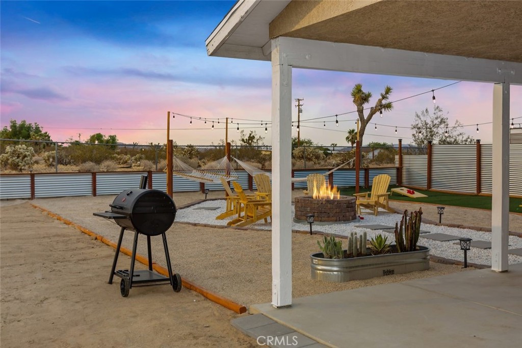 62382 Crestview Drive Joshua Tree, CA 92252 - Photo 26 of 31 a view of a ocean from a balcony