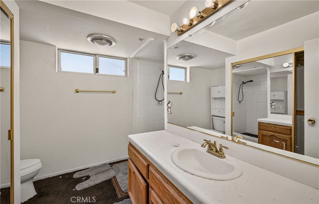 8929 Central Road Apple Valley, CA 92308 - Photo 23 of 43 Primary Bathroom
