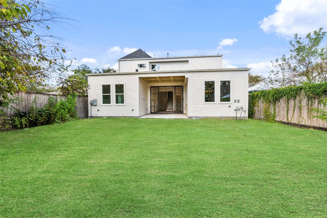 1002 East 25th Street Houston, TX 77009 - Photo 45 of 45 a front view of house with yard and green space