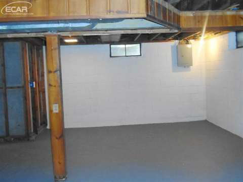 2020 Miller Road Flint, MI 48503 - Photo 38 of 75 20423728-37.JPG