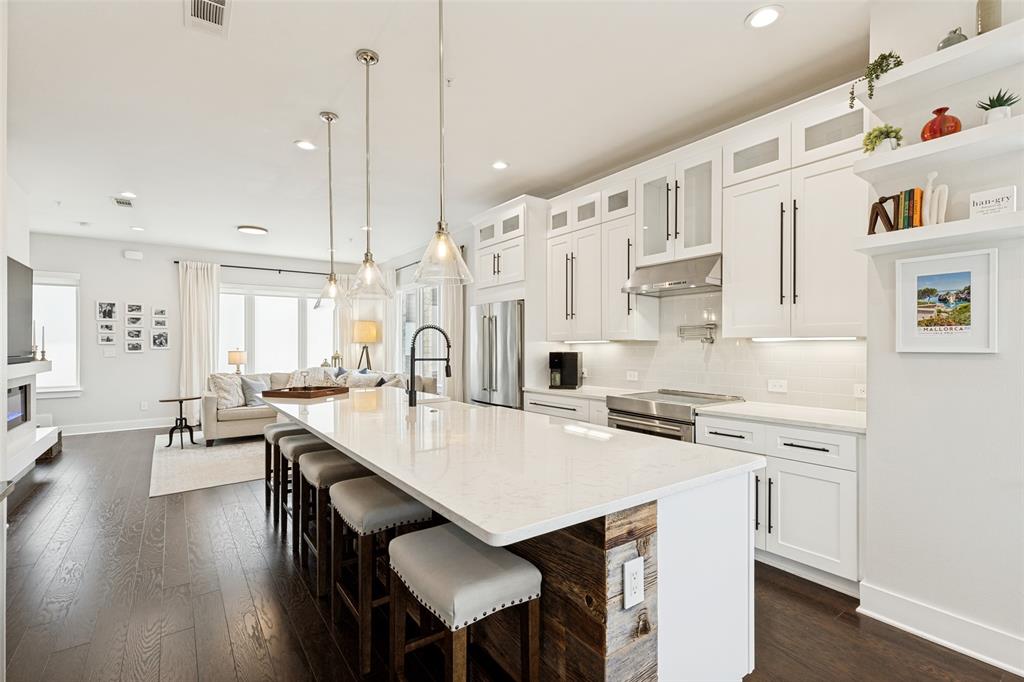 4060 Spring Valley Road, Unit 101 Farmers Branch, TX 75244 - Photo 5 of 27 Gallery Image 5