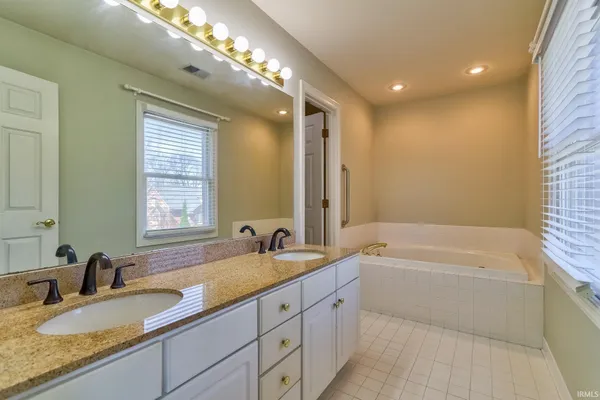 $419,900 | 4433 Foxmoor Drive, Newburgh, IN 47630