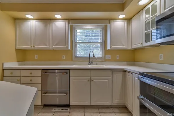 $419,900 | 4433 Foxmoor Drive, Newburgh, IN 47630