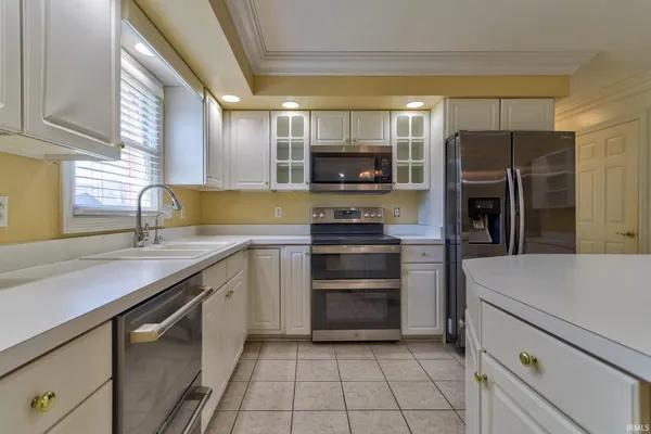 $419,900 | 4433 Foxmoor Drive, Newburgh, IN 47630