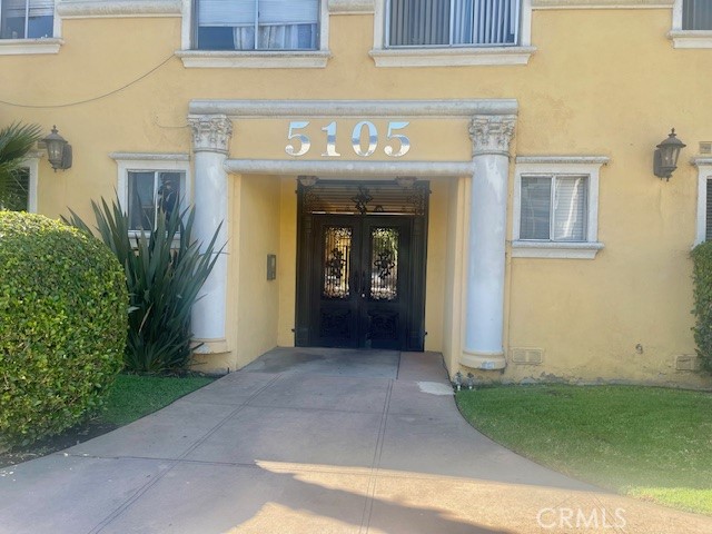 5105 Woodman Avenue, Unit 3 Sherman Oaks, CA 91423 - Photo 2 of 18 a front view of a house