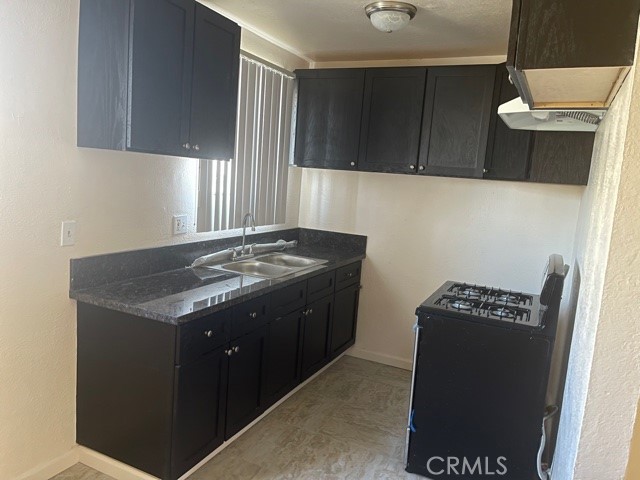 5105 Woodman Avenue, Unit 3 Sherman Oaks, CA 91423 - Photo 7 of 18 a kitchen with a sink and a stove