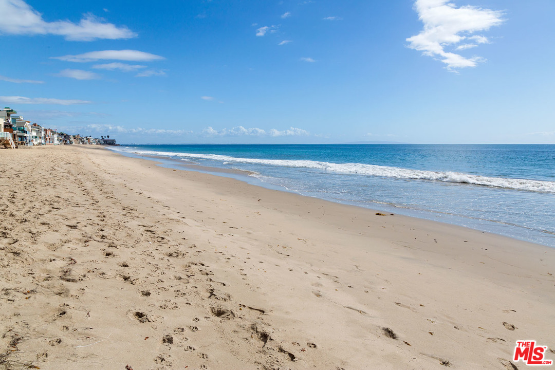 21644 Pacific Coast Highway Malibu, CA 90265 - Photo 12 of 53 a view of empty room with wooden floor