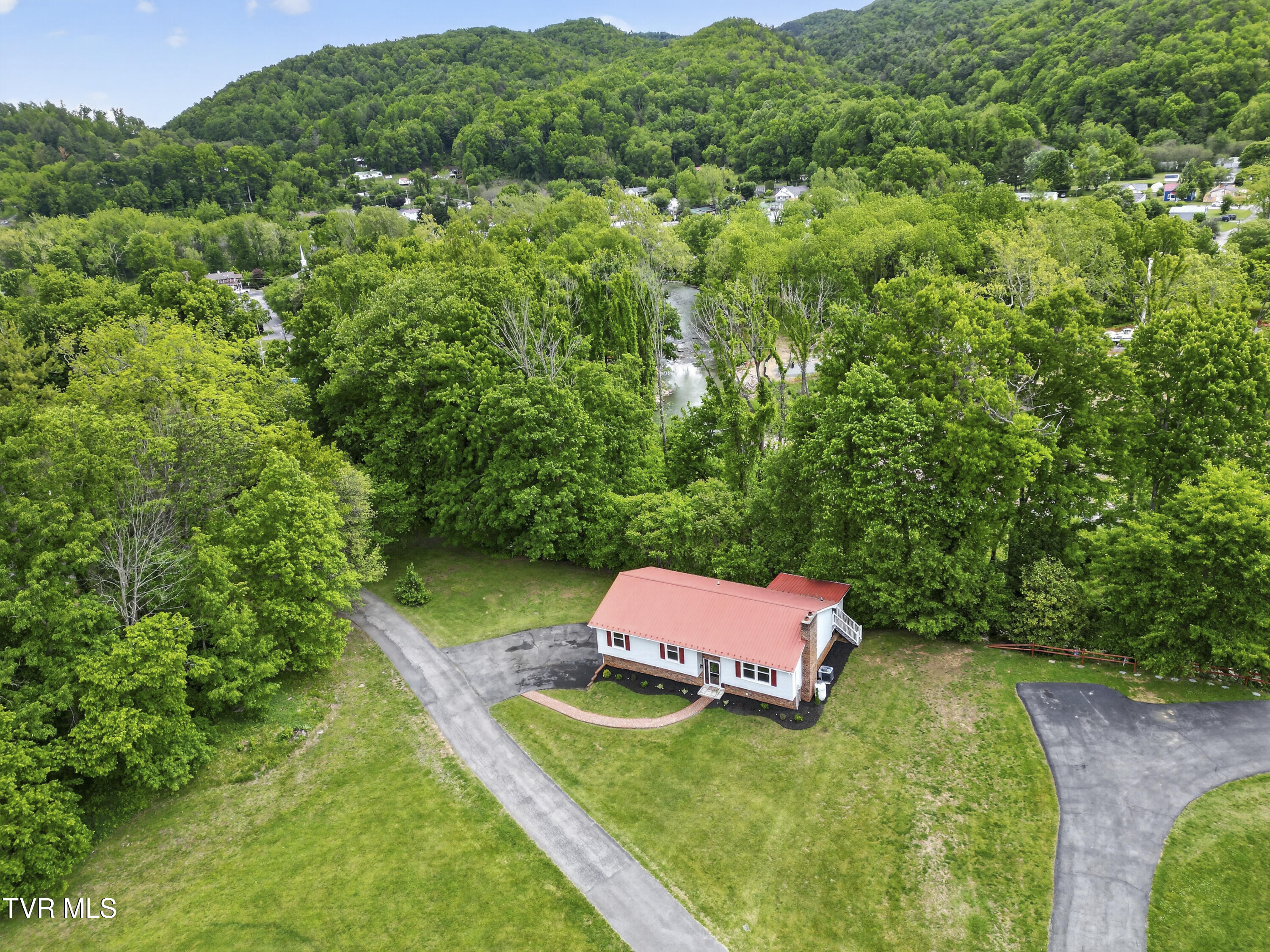 142 Backer Lane Damascus, VA 24236 - Photo 42 of 67 142-Backer-Ln-Damascus-VA Cynthia-Routon