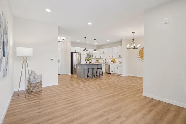 $299,900 | 1948 Wayzata Boulevard, Unit 105, Long Lake, MN 55356