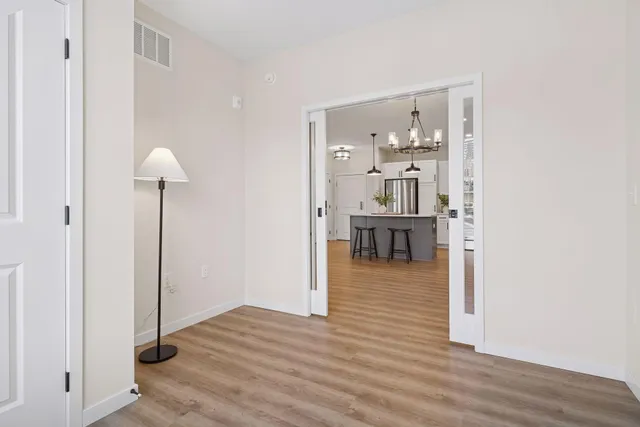 $299,900 | 1948 Wayzata Boulevard, Unit 105, Long Lake, MN 55356