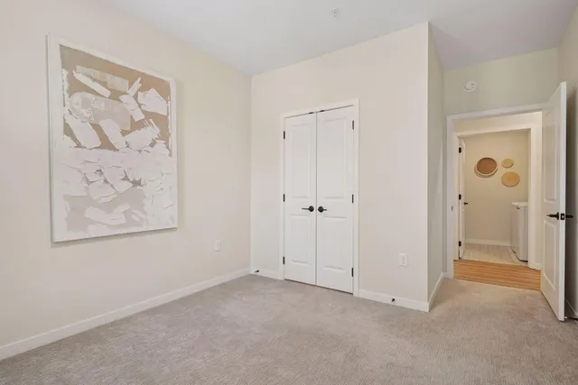 $299,900 | 1948 Wayzata Boulevard, Unit 105, Long Lake, MN 55356