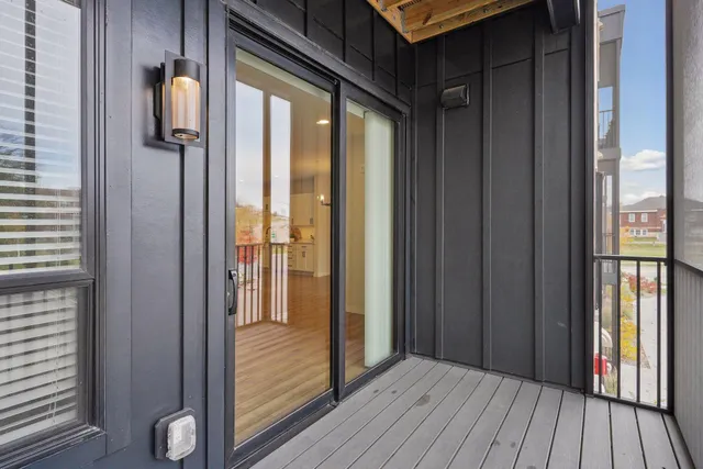 $299,900 | 1948 Wayzata Boulevard, Unit 105, Long Lake, MN 55356