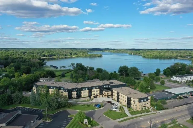 $299,900 | 1948 Wayzata Boulevard, Unit 105, Long Lake, MN 55356