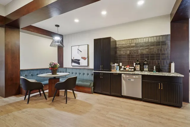 $299,900 | 1948 Wayzata Boulevard, Unit 105, Long Lake, MN 55356