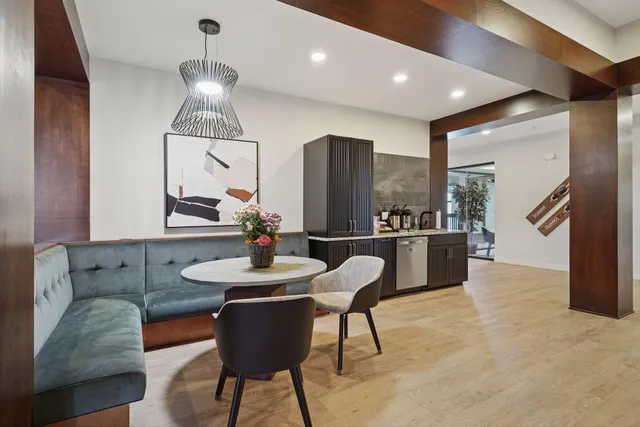 $299,900 | 1948 Wayzata Boulevard, Unit 105, Long Lake, MN 55356