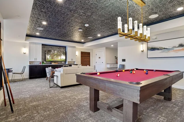 $299,900 | 1948 Wayzata Boulevard, Unit 105, Long Lake, MN 55356