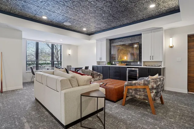 $299,900 | 1948 Wayzata Boulevard, Unit 105, Long Lake, MN 55356