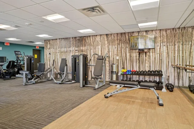 $299,900 | 1948 Wayzata Boulevard, Unit 105, Long Lake, MN 55356