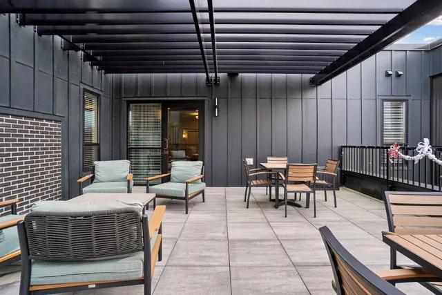 $299,900 | 1948 Wayzata Boulevard, Unit 105, Long Lake, MN 55356