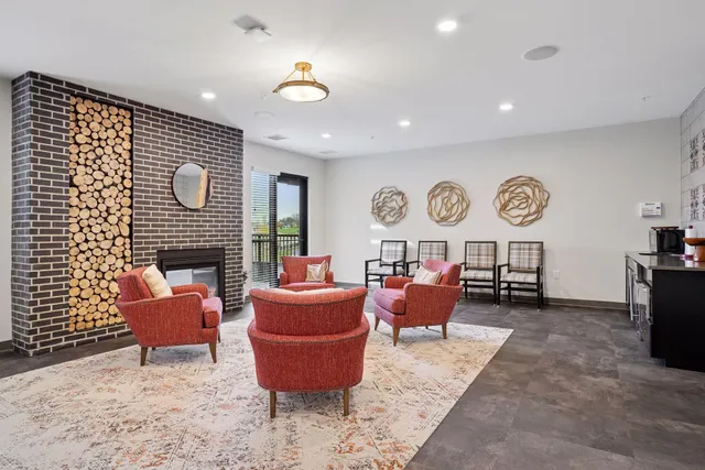 $299,900 | 1948 Wayzata Boulevard, Unit 105, Long Lake, MN 55356