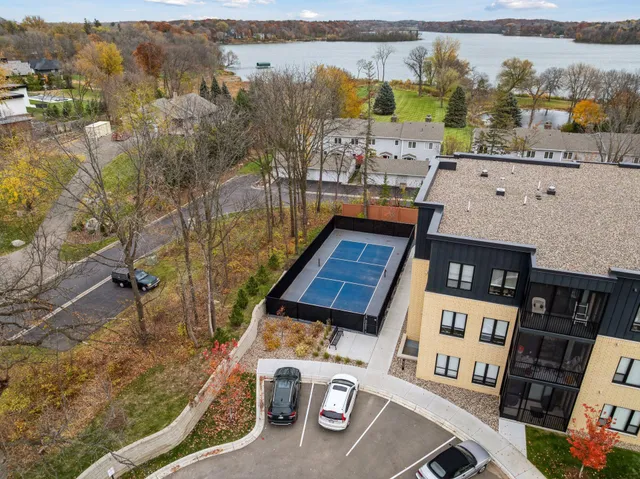 $299,900 | 1948 Wayzata Boulevard, Unit 105, Long Lake, MN 55356