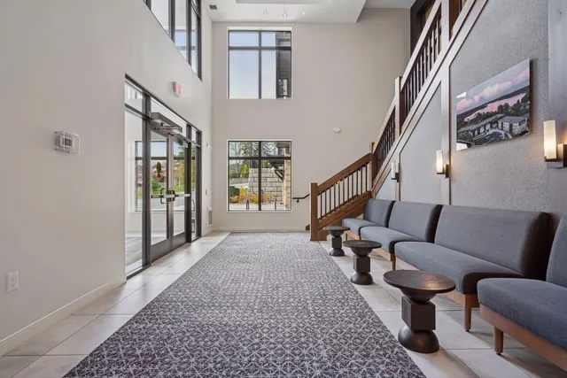 $299,900 | 1948 Wayzata Boulevard, Unit 105, Long Lake, MN 55356