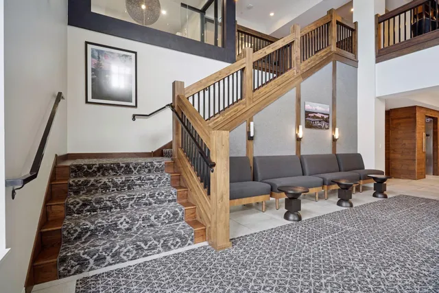 $299,900 | 1948 Wayzata Boulevard, Unit 105, Long Lake, MN 55356