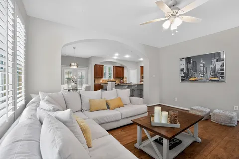 $750,000 | 42 South Crisp Morning Circle, The Woodlands, TX 77382