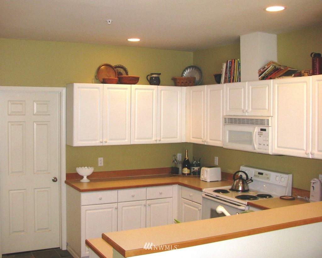 440 South 51st Court, Unit B301 Renton, WA 98055 - Photo 2 of 9