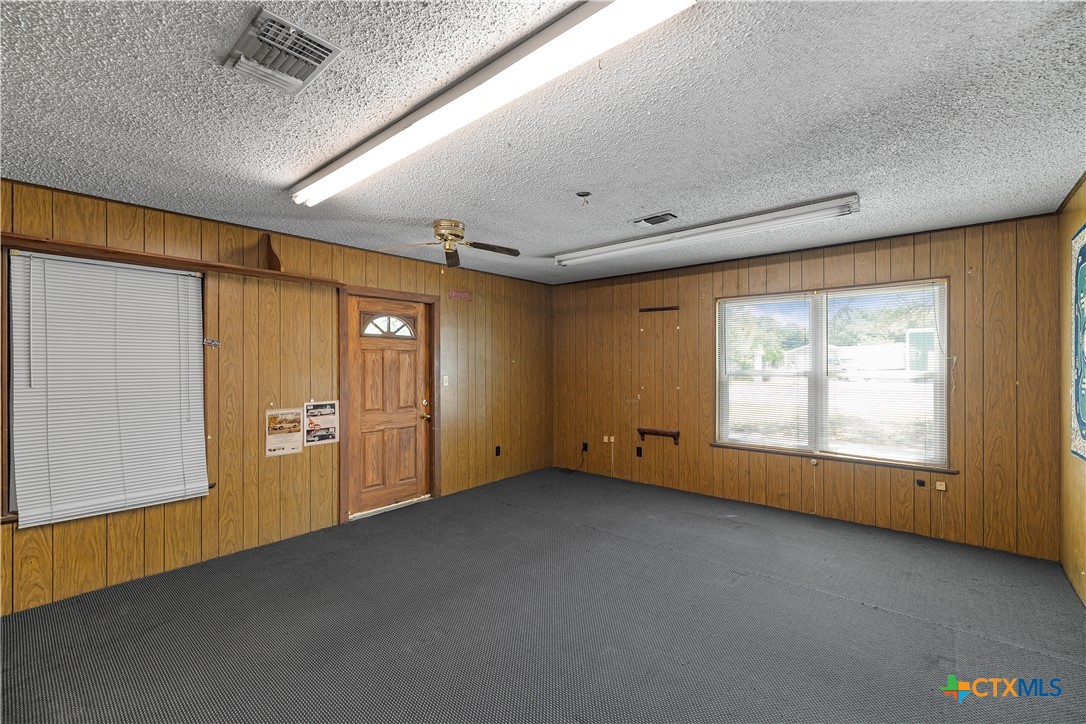 20 Hambleton Road Victoria, TX 77905 - Photo 20 of 48 an empty room with windows