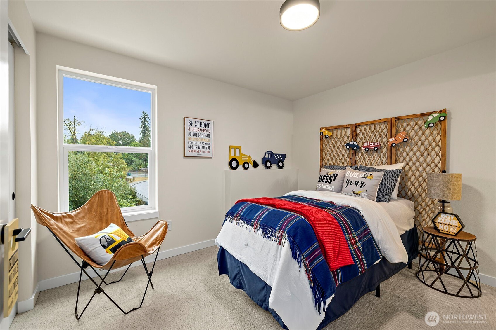 5015 144th Street Southwest, Unit C1 Edmonds, WA 98026 - Photo 24 of 36 a bedroom with a bed and a window