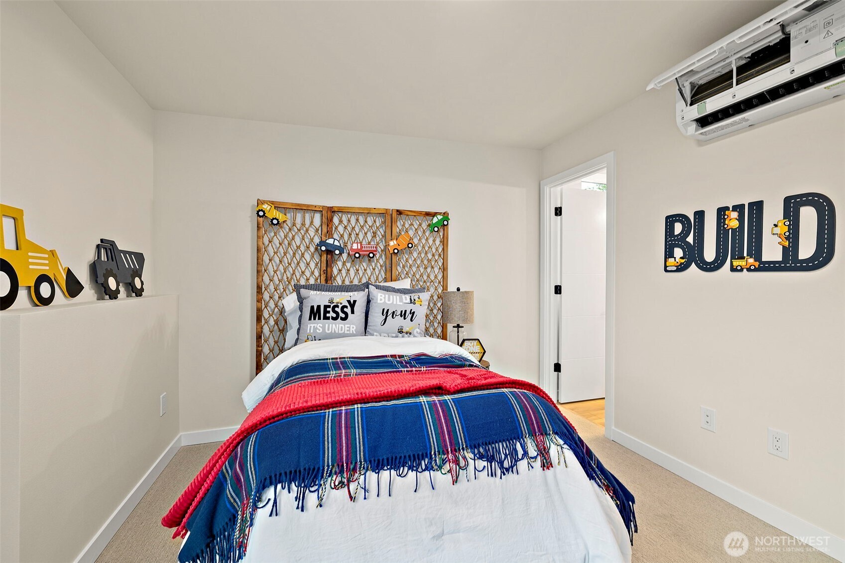 5015 144th Street Southwest, Unit C1 Edmonds, WA 98026 - Photo 25 of 36 a bedroom with a bed and a white walls