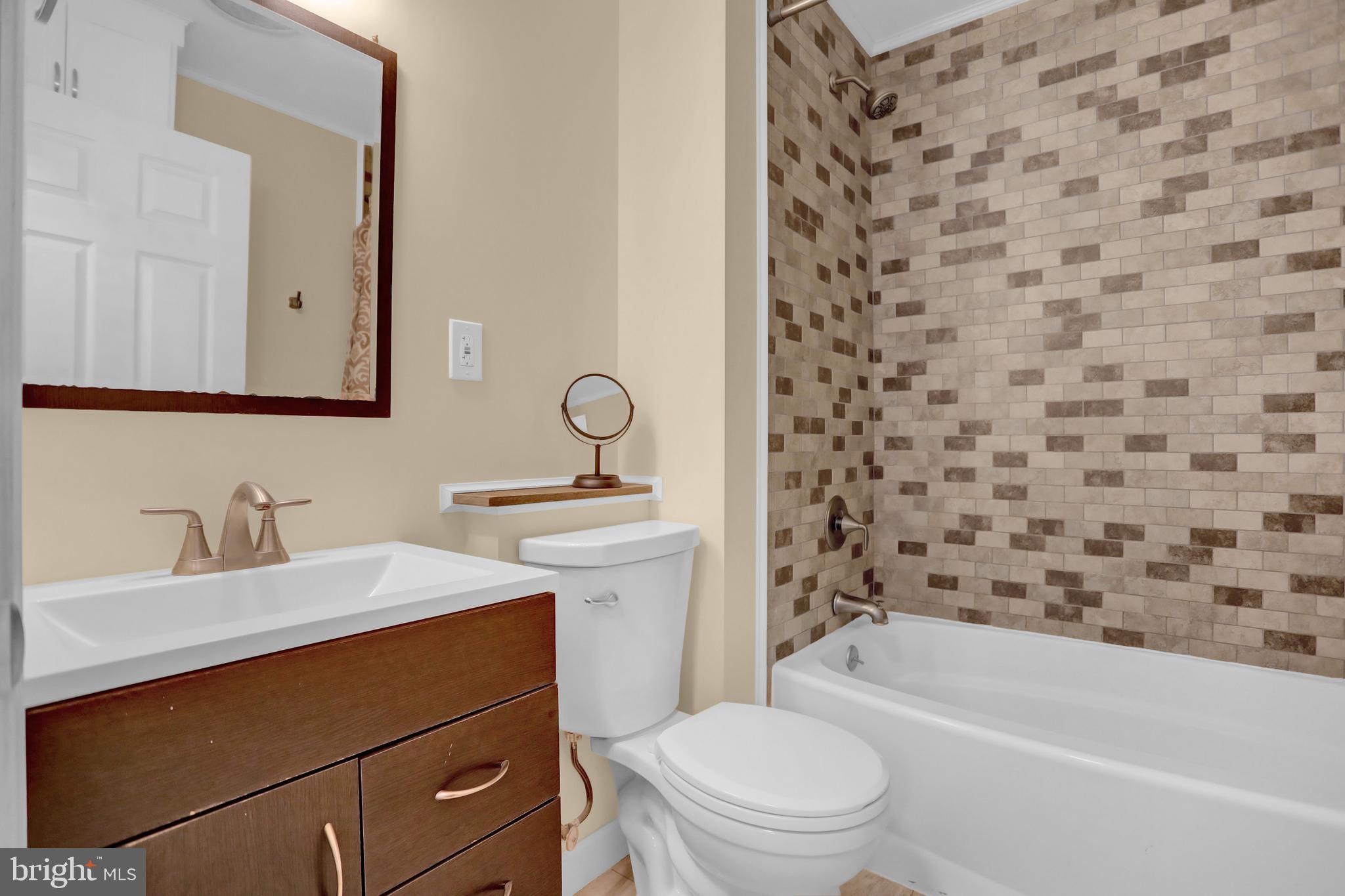 13206 Maple Grove Road Reisterstown, MD 21136 - Photo 22 of 53 2nd Main Level Bath with tub/shower