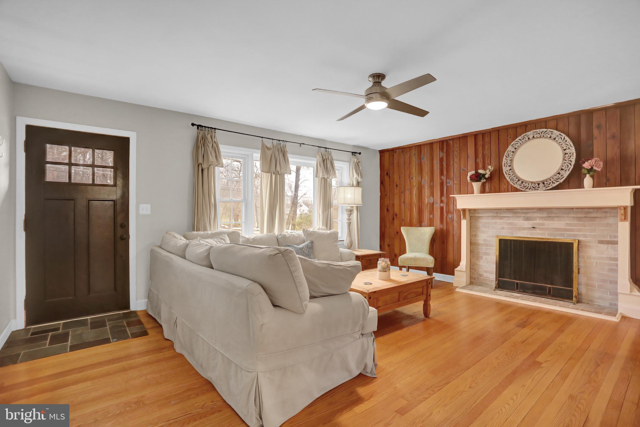 13206 Maple Grove Road Reisterstown, MD 21136 - Photo 3 of 53 Cozy Living Room