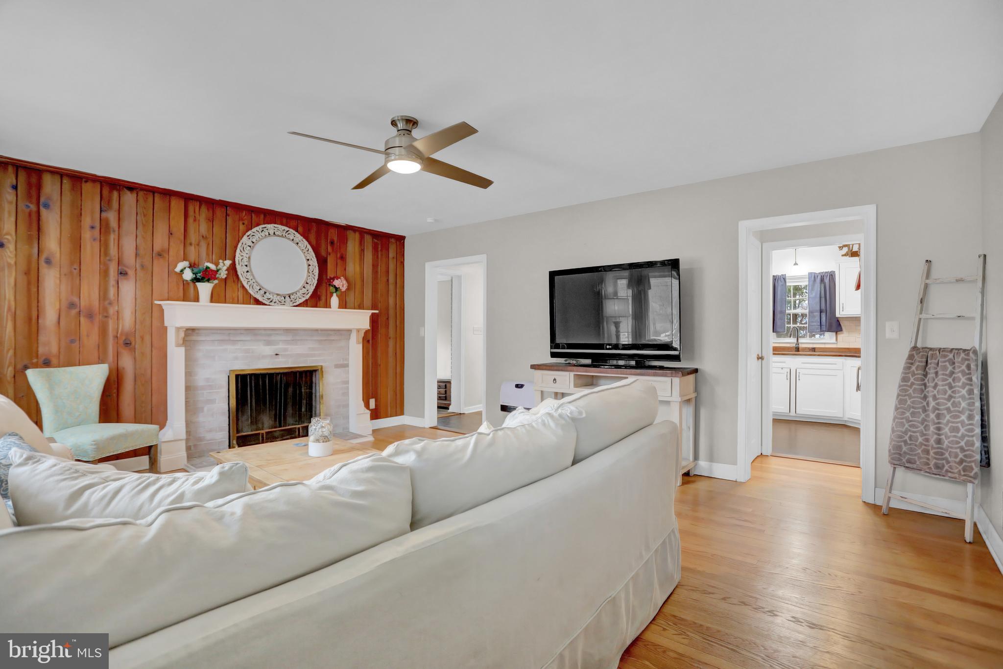 13206 Maple Grove Road Reisterstown, MD 21136 - Photo 4 of 53 So much character & charm