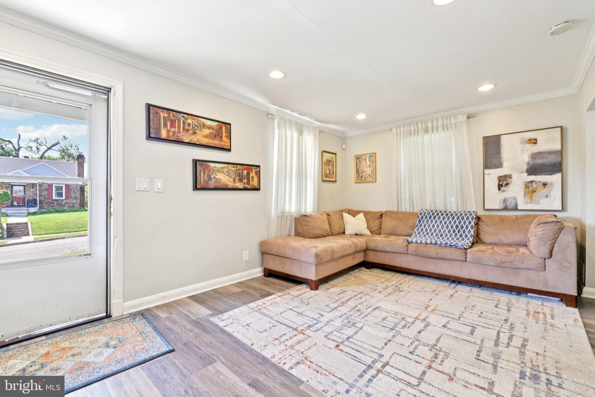 4214 Thorncliff Road Baltimore, MD 21236 - Photo 10 of 40 Living Room