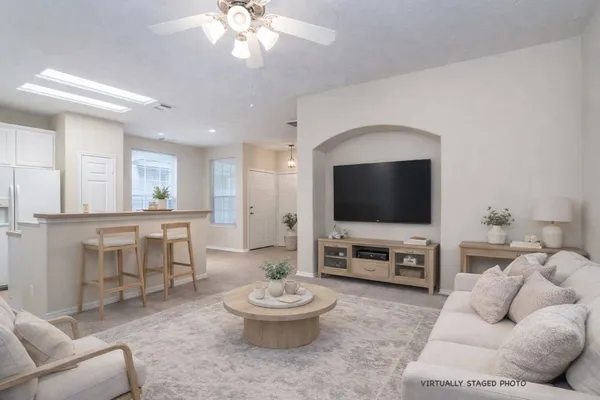 $1,675 | 207 North Burberry Park Circle, The Woodlands, TX 77382
