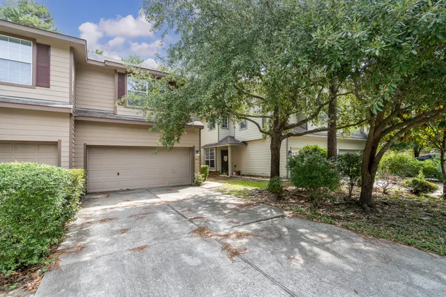 $1,800 | 207 North Burberry Park Circle, The Woodlands, TX 77382
