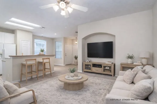 $1,675 | 207 North Burberry Park Circle, The Woodlands, TX 77382