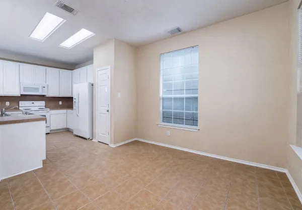 $1,675 | 207 North Burberry Park Circle, The Woodlands, TX 77382