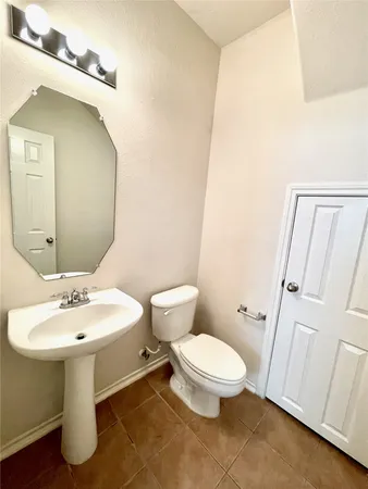 $1,675 | 207 North Burberry Park Circle, The Woodlands, TX 77382