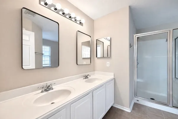 $1,675 | 207 North Burberry Park Circle, The Woodlands, TX 77382