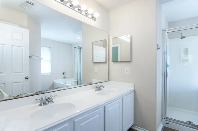 $1,800 | 207 North Burberry Park Circle, The Woodlands, TX 77382